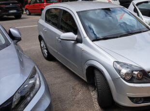 Opel astra 1.8cc gpl è gancio traino