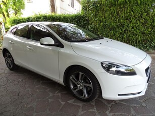 Volvo V40 D2