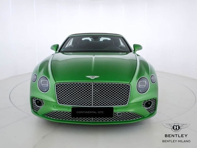 Usato 2022 Bentley Azure 4.0 Benzin 549 CV (254.000 €)