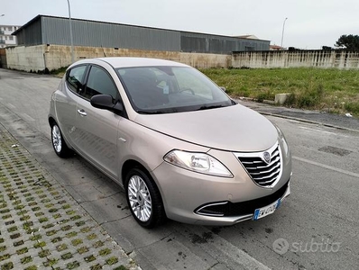 Lancia Ypsilon 1.2 8v 69cv silver full 2015