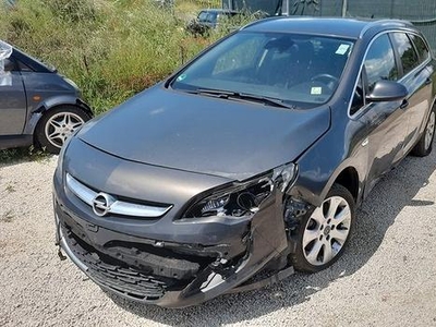Opel Astra 1.6 cdti anno 2016 incidentata