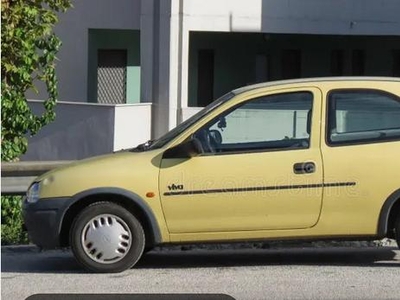 Opel corsa gialla