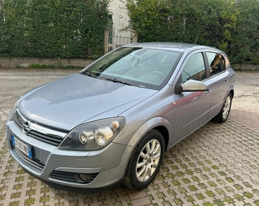 Opel Astra 1.6 16V Twinport 5 porte Elegance usato