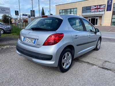 PEUGEOT 207 1.4 HDi 70CV 5p. X Line NEOPATENTATI