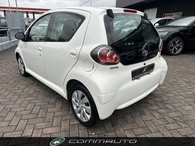 TOYOTA AYGO 1.0 12V VVT-i 5 porte 68 CV - NEOPATENTATI -