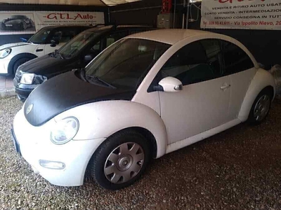 VOLKSWAGEN New Beetle