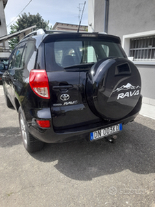 4x4 Rav 4 Toyota 136 cv con gancio