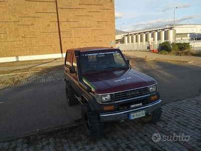 TOYOTA Land Cruiser LJ 70