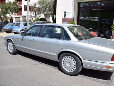 Usato 1995 Jaguar XJ 3.2 Benzin 211 CV (7.900 €)