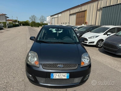 Usato 2005 Ford Fiesta 1.4 Diesel 68 CV (2.500 €)