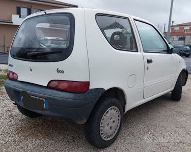 Usato 2007 Fiat 600 1.1 Benzin 54 CV (2.200 €)