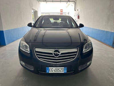 Usato 2011 Opel Insignia 2.0 Benzin 220 CV (7.000 €)