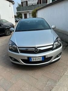 Venduto Opel Astra GTC 1.6 T 16V 3 po. - auto usate in vendita