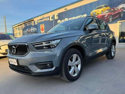 VOLVO XC40 (2017-->)