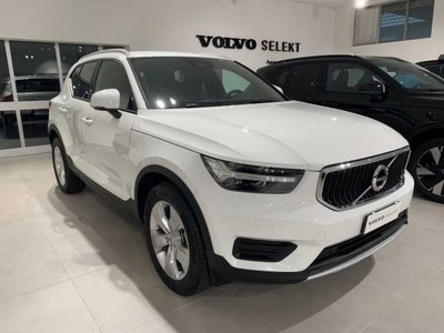 VOLVO XC40 (2017-->)