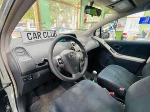 TOYOTA Yaris 1.3 5p. Sol