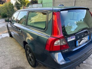 Volvo V70 2.4 D Kinetic usato