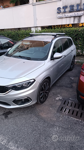 Auto Fiat Tipo grigio