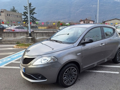 Lancia Ypsilon 1.0 FireFly 5 porte S&S Hybrid Ecochic Gold usato