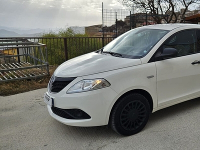 Lancia Ypsilon 1.2 69 CV 5 porte GPL Ecochic Elefantino Blu usato