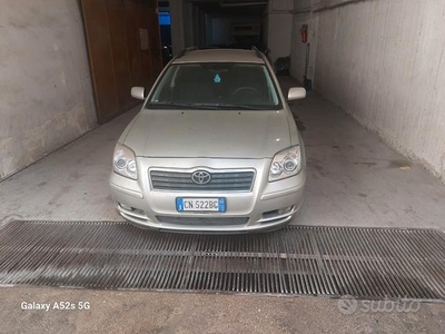 Toyota avensis sw 2.0