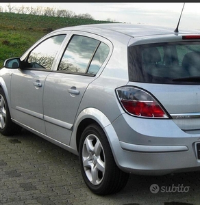 Usato 2005 Opel Astra 1.6 Diesel 105 CV (1.550 €)