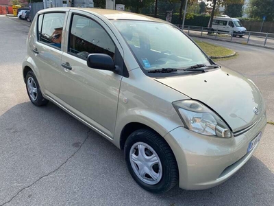 Usato 2006 Daihatsu Sirion 1.0 Benzin 69 CV (3.900 €)