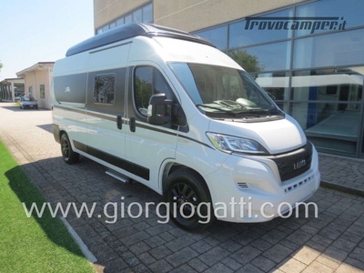 camper puro Laika Ecovip 600 van da 6 metri con tetto sollevabile