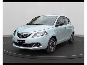 Lancia Ypsilon 1.0 firefly hybrid oro s&s 70cv da Satiri .