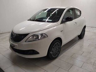 Lancia Ypsilon 1.0 firefly hybrid silver plus s&s 70cv da Azzurra .