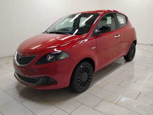 Lancia Ypsilon 1.0 firefly hybrid Silver s e s 70cv da Azzurra .