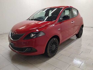 Lancia Ypsilon 1.0 firefly hybrid Silver s e s 70cv da Azzurra .