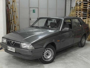 Usato 1989 Alfa Romeo 75 1.6 Benzin 110 CV (4.900 €)