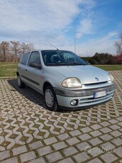Usato 2000 Renault Clio II Benzin (1.950 €)
