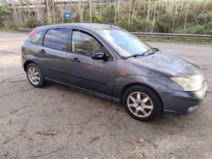 Usato 2004 Ford Focus 1.6 Benzin 100 CV (2.200 €)