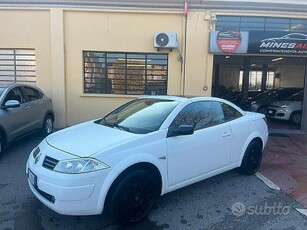 Usato 2005 Renault Mégane Cabriolet 1.6 Benzin 112 CV (4.900 €)