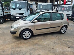 Usato 2006 Renault Scénic II 1.6 Benzin 112 CV (2.200 €)