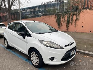 Usato 2009 Ford Fiesta 1.2 Benzin 60 CV (3.500 €)