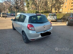 Usato 2010 Renault Clio III Benzin (2.500 €)