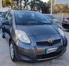 Usato 2010 Toyota Yaris Benzin (4.650 €)