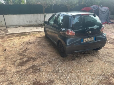 Usato 2011 Toyota Aygo 1.0 Benzin 68 CV (6.200 €)