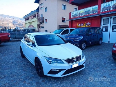 SEAT Leon 2.0 TDI 150 CV 5p. FR interiore ed est