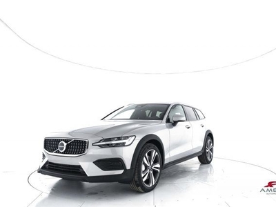 VOLVO V60 Cross Country Mild Hybrid B4 AWD automatico Core