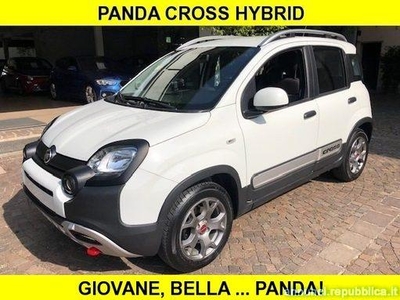 Fiat Panda Hybrid City Cross Neopatentati Rosa'