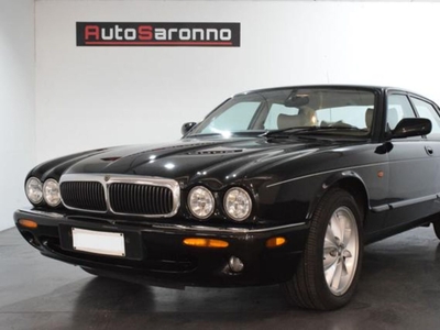 Jaguar XJ 3.2 cat Executive usato