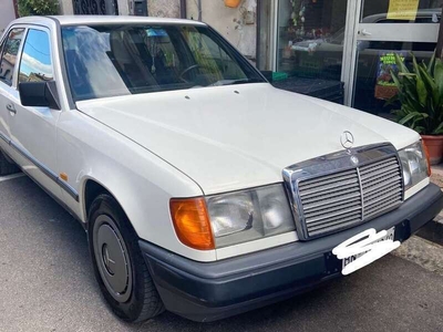 Usato 1985 Mercedes 200 2.0 Benzin 80 CV (2.850 €)