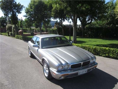 Usato 1998 Jaguar XJ8 3.2 Benzin 237 CV (34.600 €)