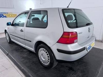 Usato 1998 VW Golf IV 1.6 Benzin 101 CV (2.500 €)