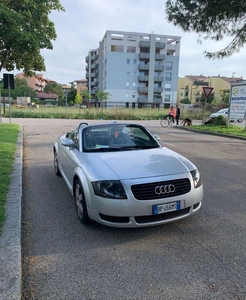 Usato 2000 Audi TT Roadster 1.8 Benzin 179 CV (11.000 €)