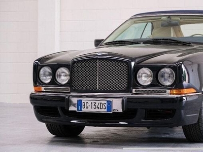 Usato 2000 Bentley Azure 6.8 Benzin 394 CV (110.000 €)